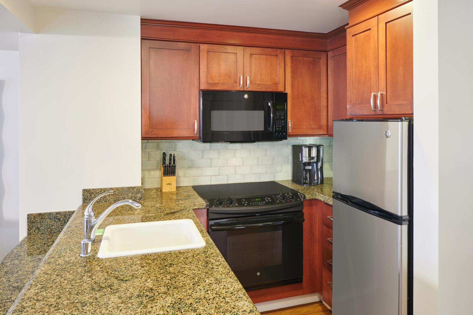 One-Bedroom King Suite with Sofa Bed and Ocean View - Kalia Tower