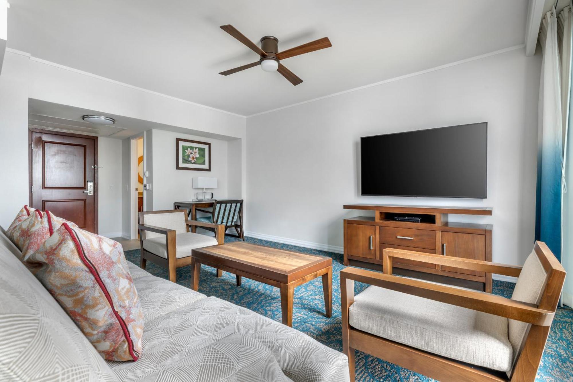 Three-Bedroom Bi-Level Penthouse Suite with Ocean View - Lagoon Tower