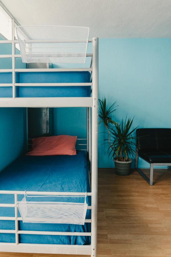 Cama Individual en dormitorio compartido de 6 camas